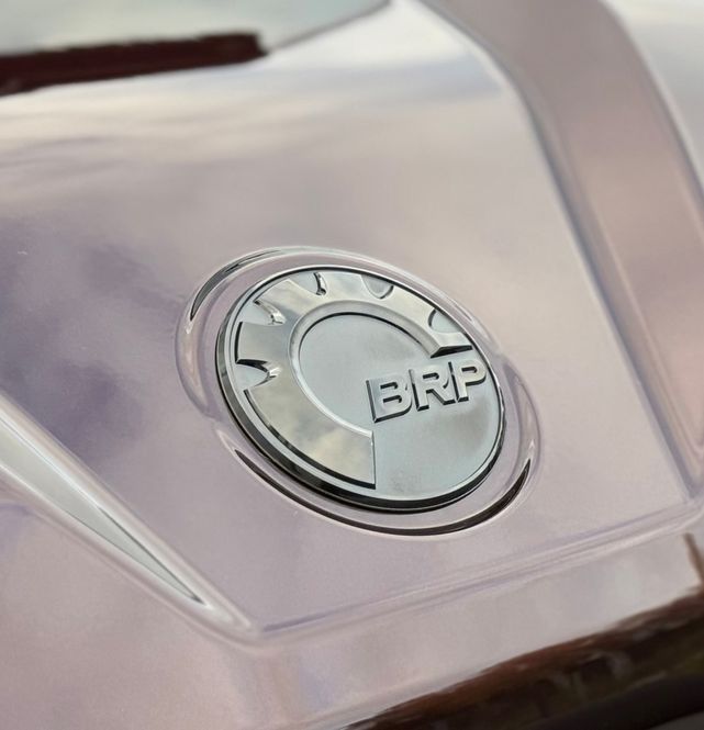 Hovedbilde BRP Emblem logo 68 mm Svart Metall 